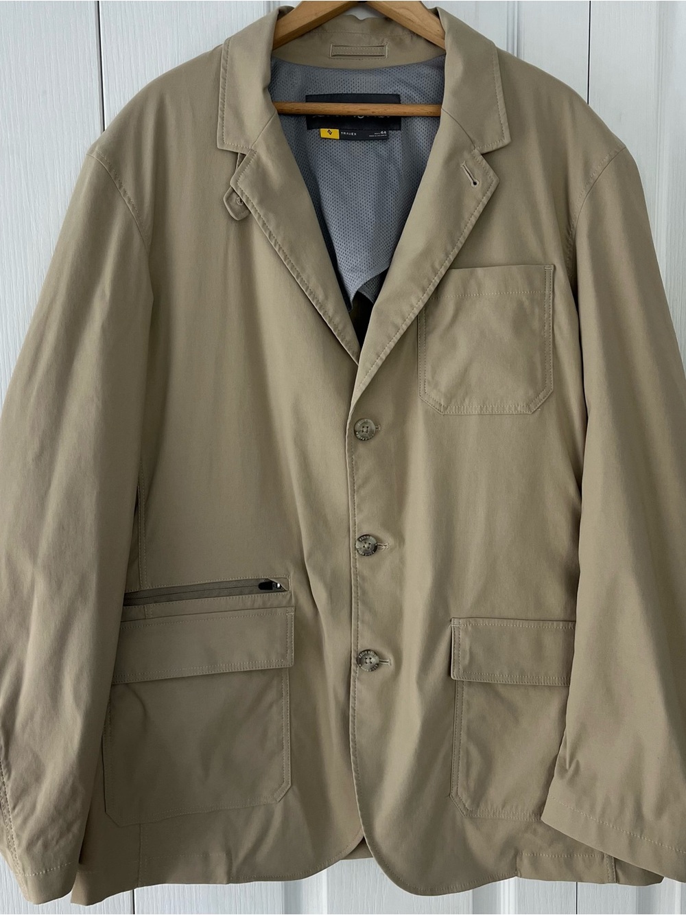Eddie Bauer Travex Blazer Mens beige size 44 Voyager Travel Jacket